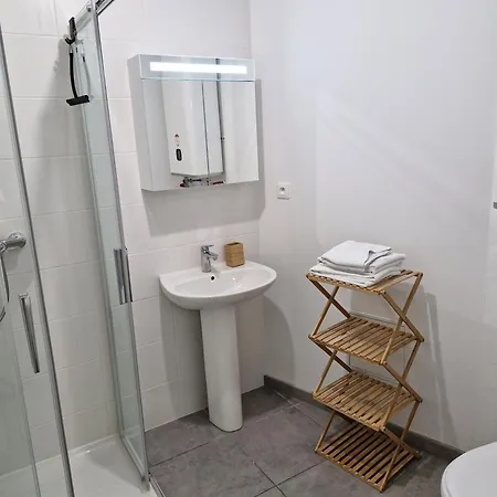 Logement Confortable Au Coeur D'Un Village Paisible Douvres  Exterior photo