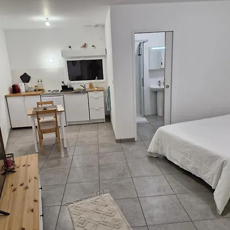 Logement Confortable Au Coeur D'Un Village Paisible Douvres  Exterior photo