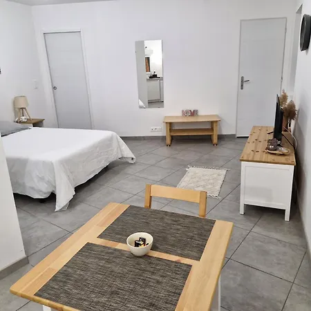 Logement Confortable Au Coeur D'Un Village Paisible Douvres  Exterior photo