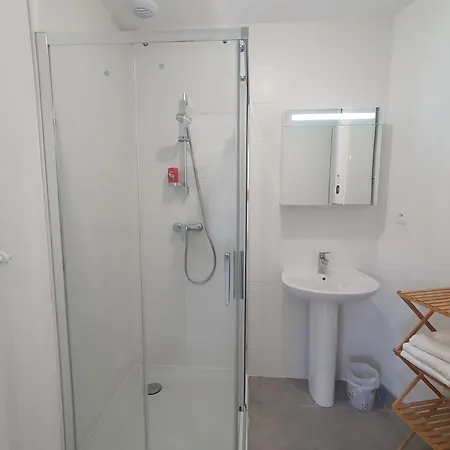 Logement Confortable Au Coeur D'Un Village Paisible Douvres  Exterior photo